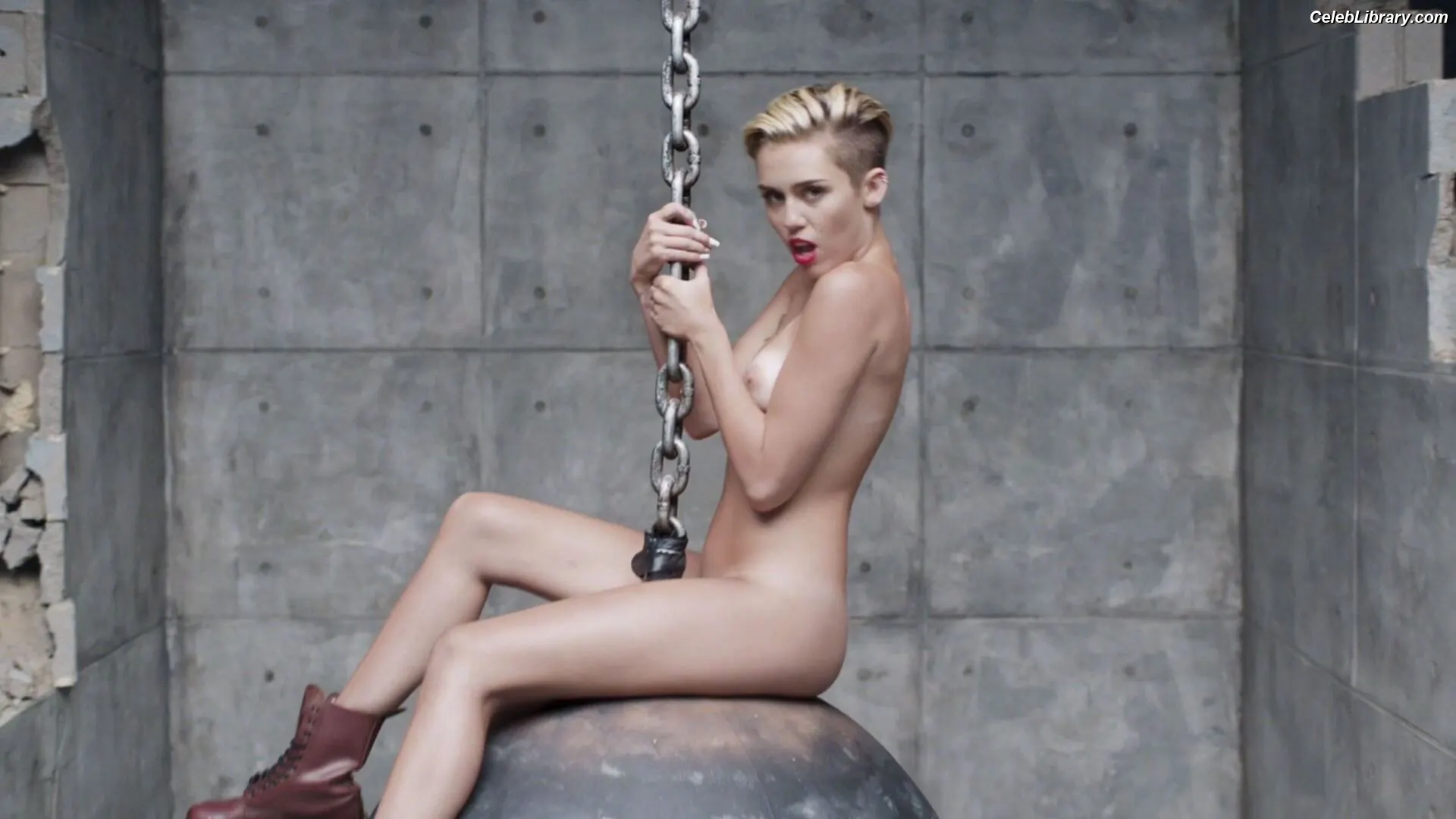 Miley Cyrus photo 12 of 2367