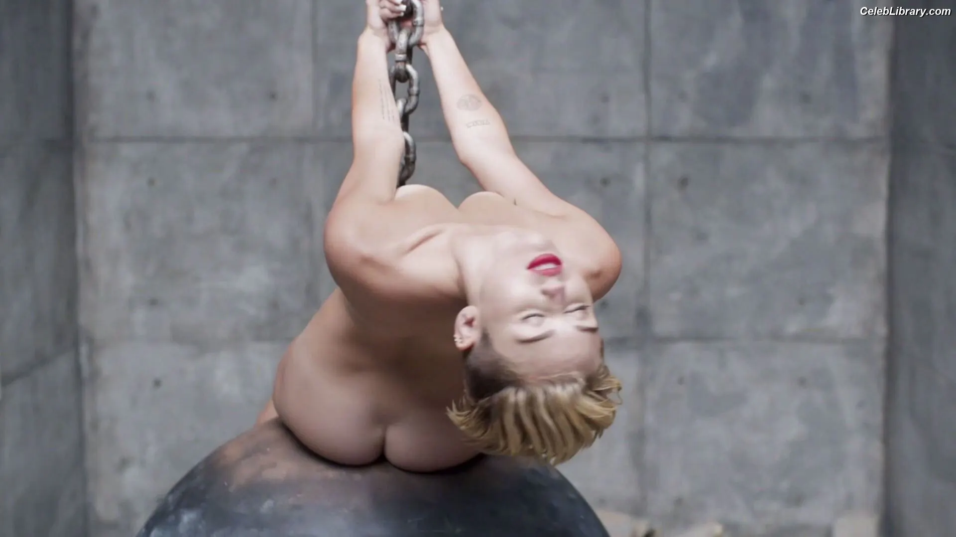 Miley Cyrus photo 14 of 2367