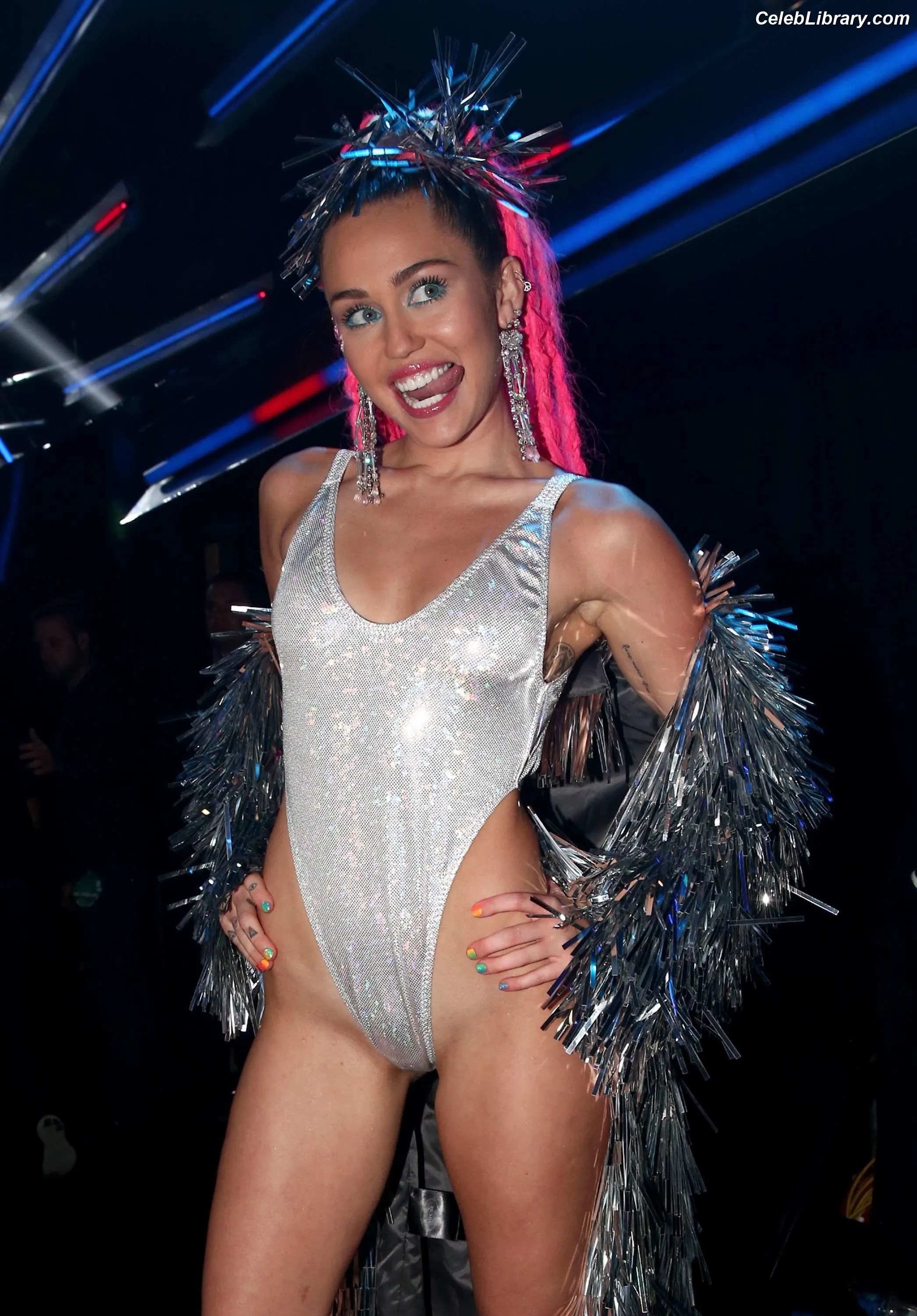 Miley Cyrus photo 17 of 2367