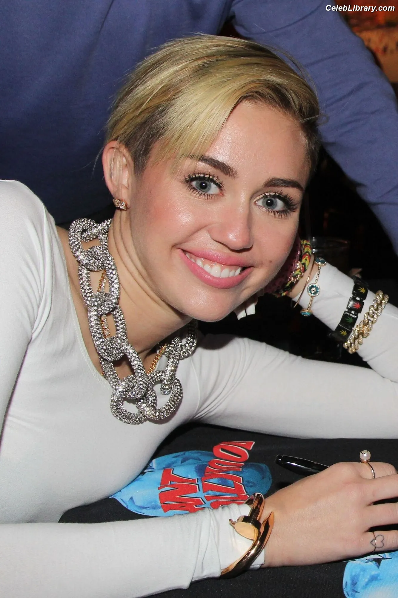 Miley Cyrus photo 18 of 2367
