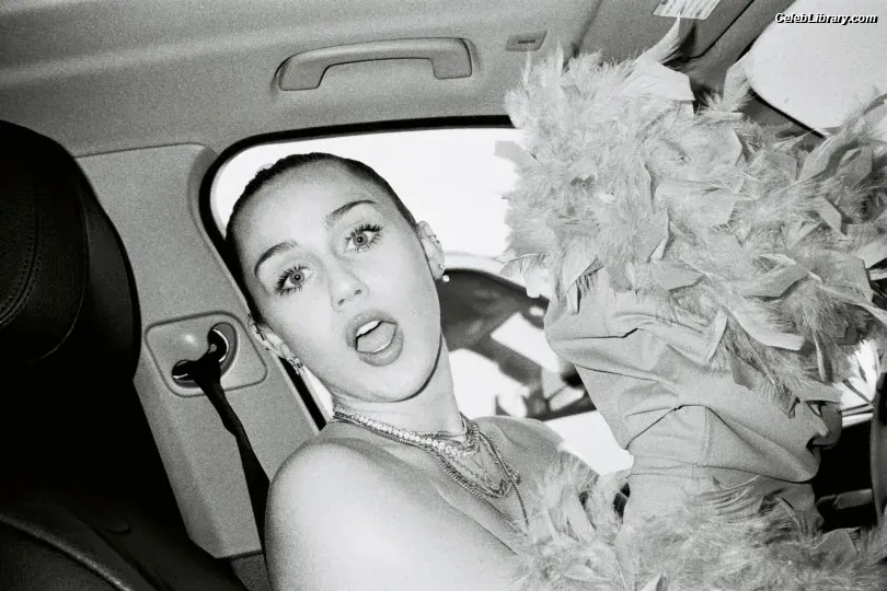 Miley Cyrus photo 9 of 2367