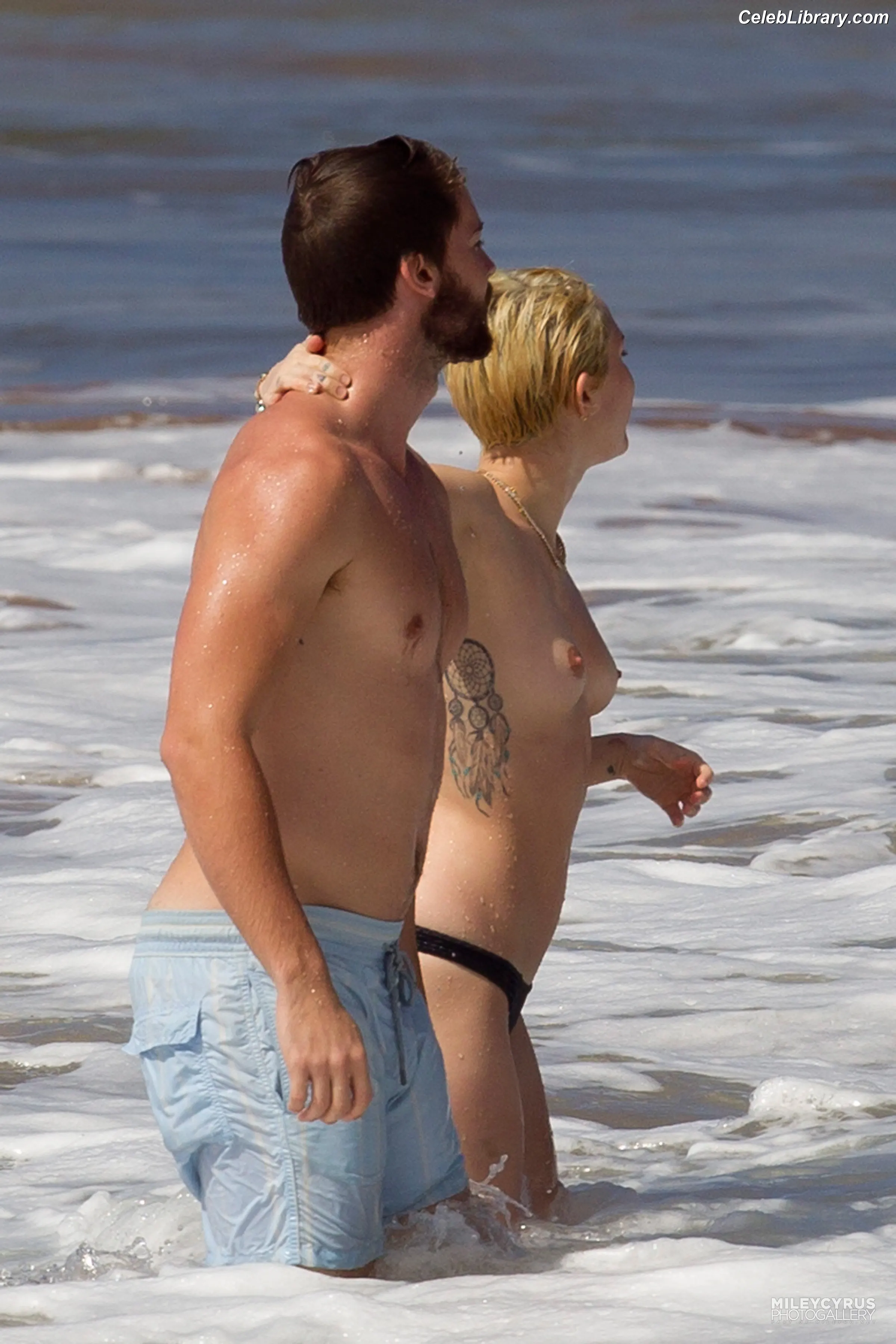 Miley Cyrus photo 22 of 2367