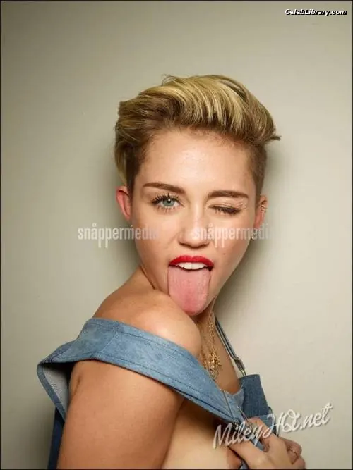Miley Cyrus photo 16 of 2367