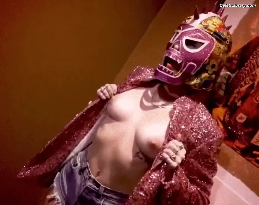 Miley Cyrus photo 13 of 2367