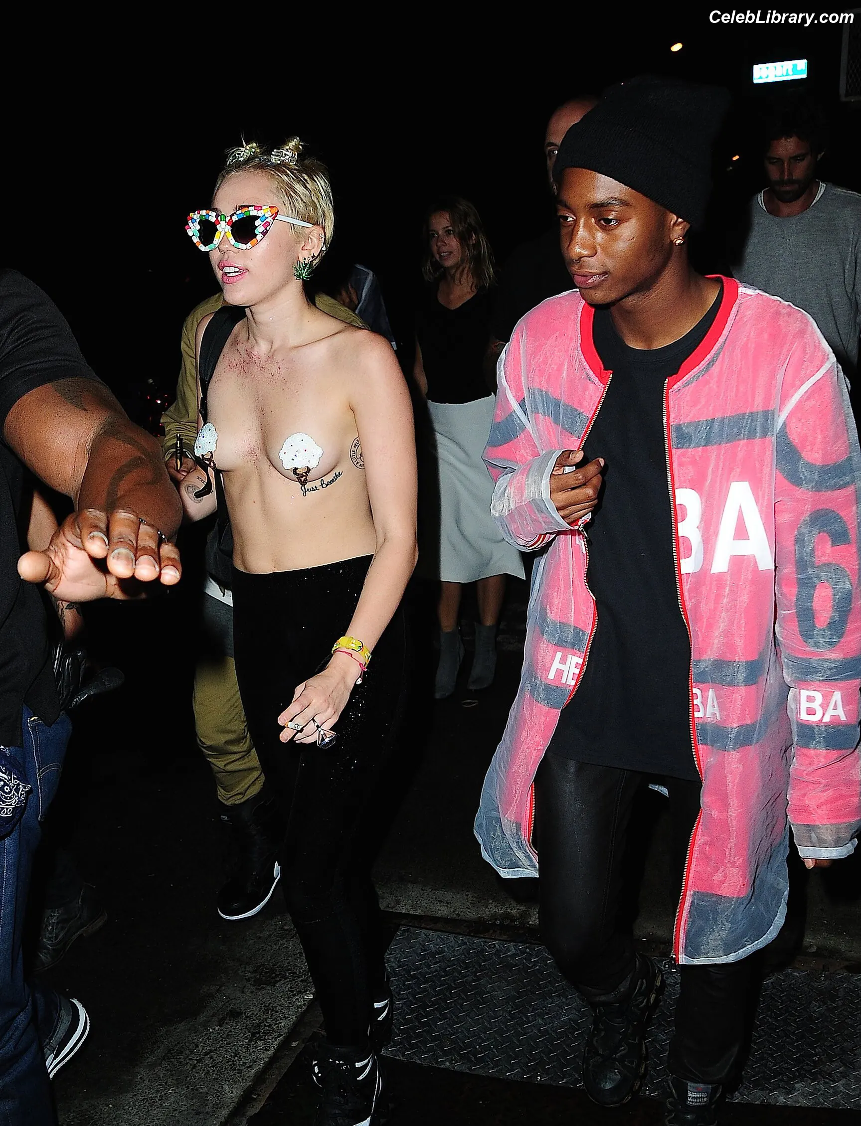 Miley Cyrus photo 16 of 2367
