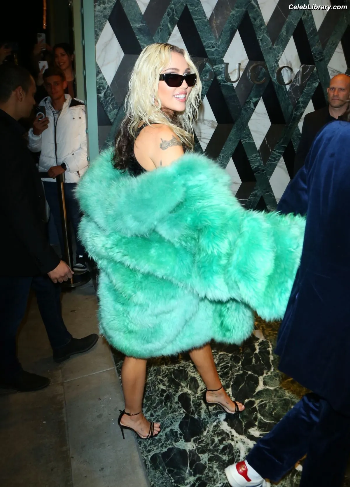 Miley Cyrus photo 19 of 2367