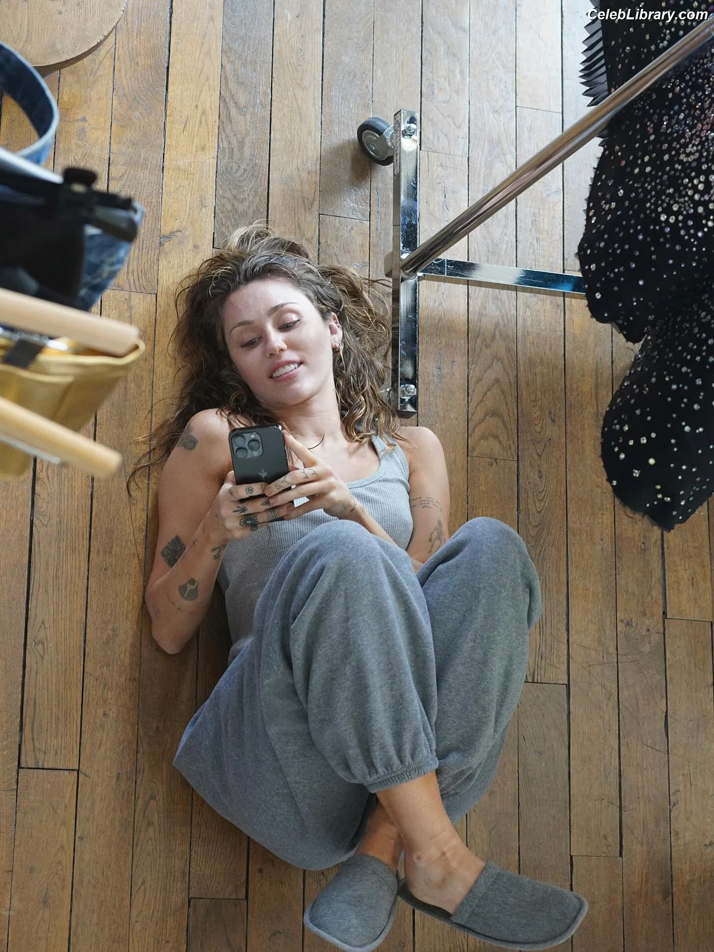 Miley Cyrus photo 3 of 2367