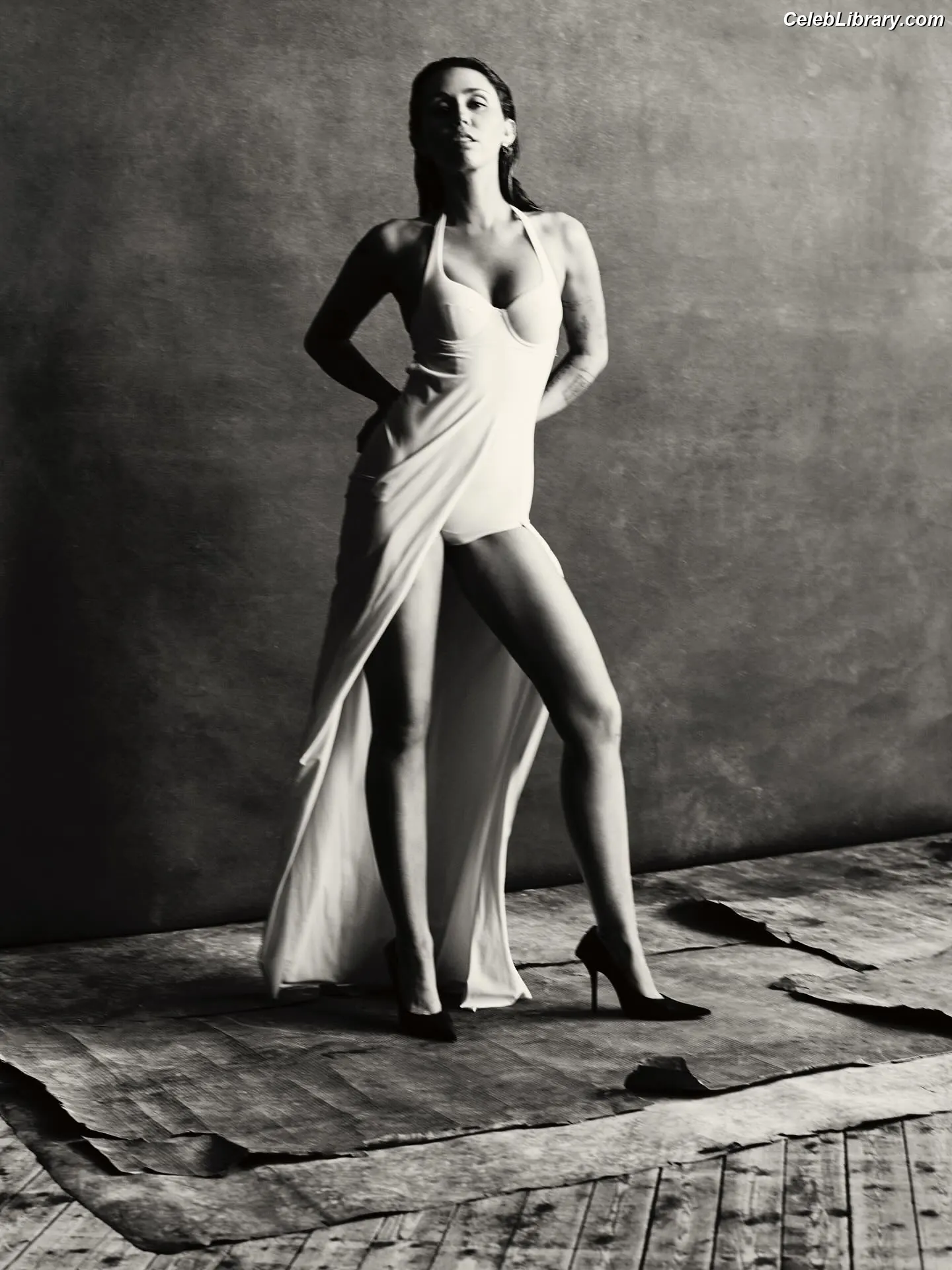 Miley Cyrus photo 7 of 2367