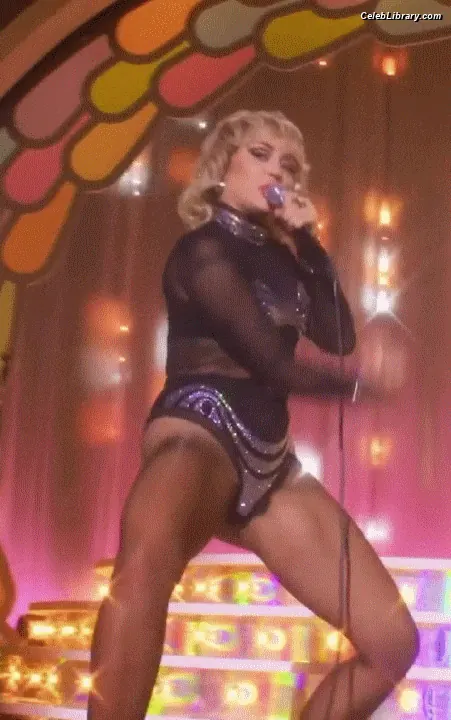 Miley Cyrus photo 2 of 2367