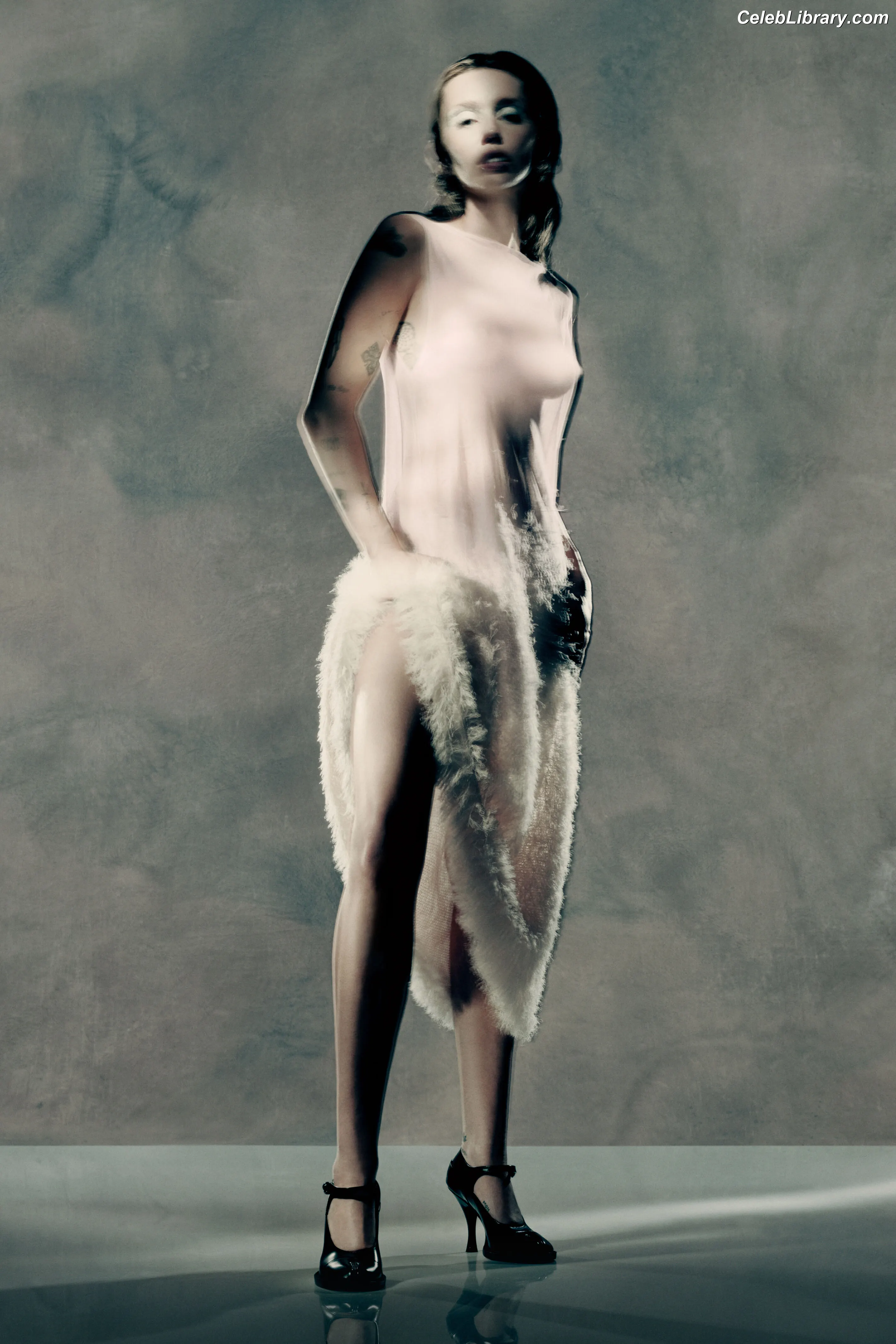 Miley Cyrus photo 8 of 2367
