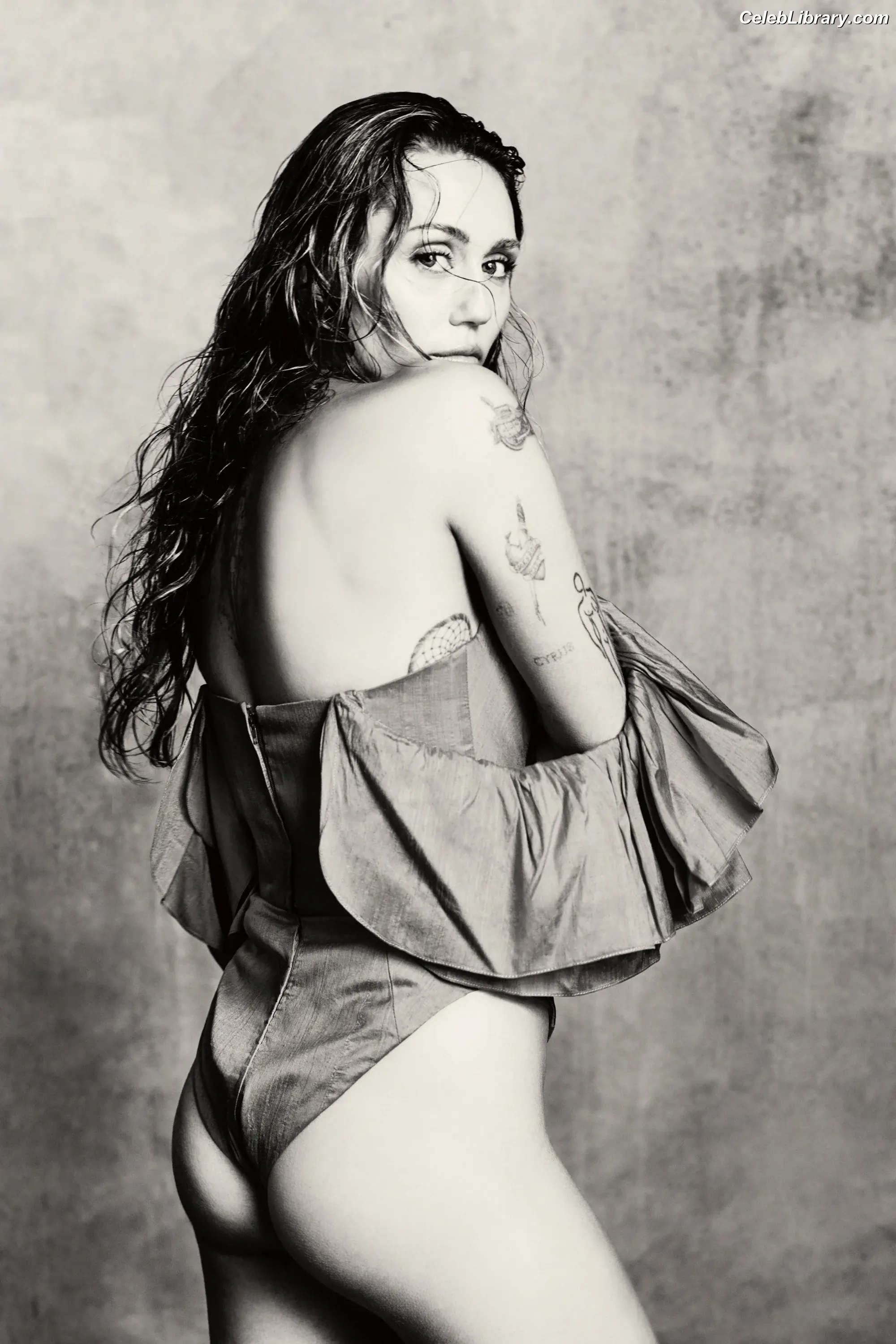 Miley Cyrus photo 14 of 2367
