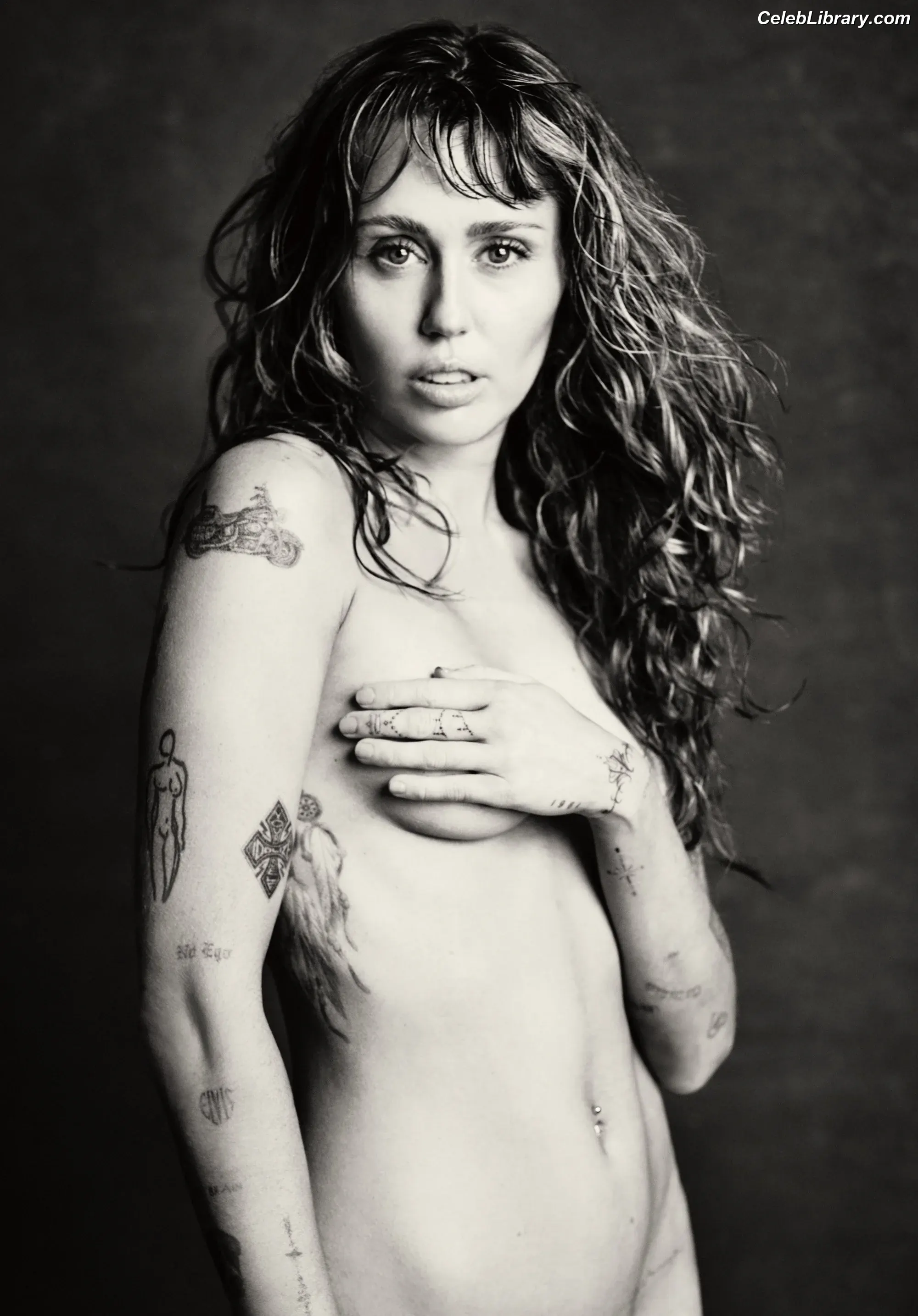 Miley Cyrus photo 15 of 2367