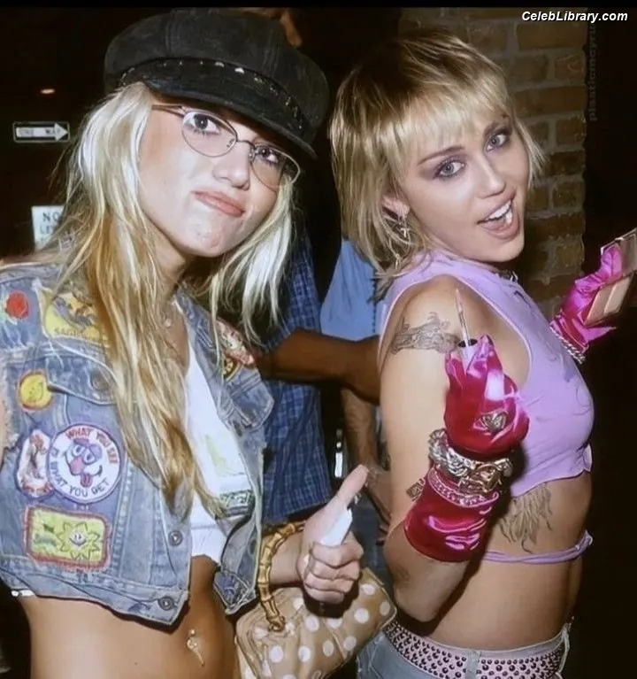 Miley Cyrus photo 13 of 2367