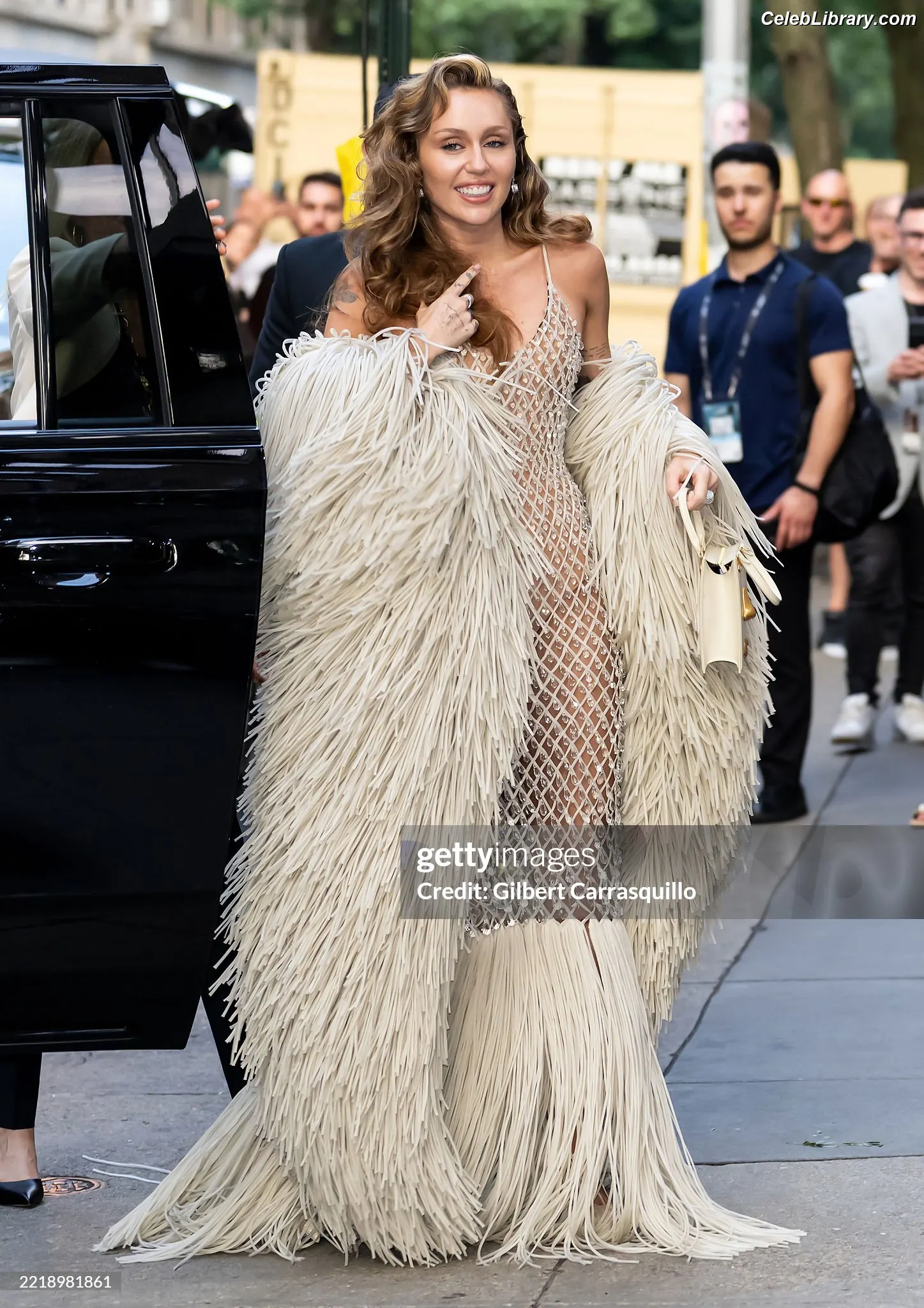 Miley Cyrus photo 18 of 2367
