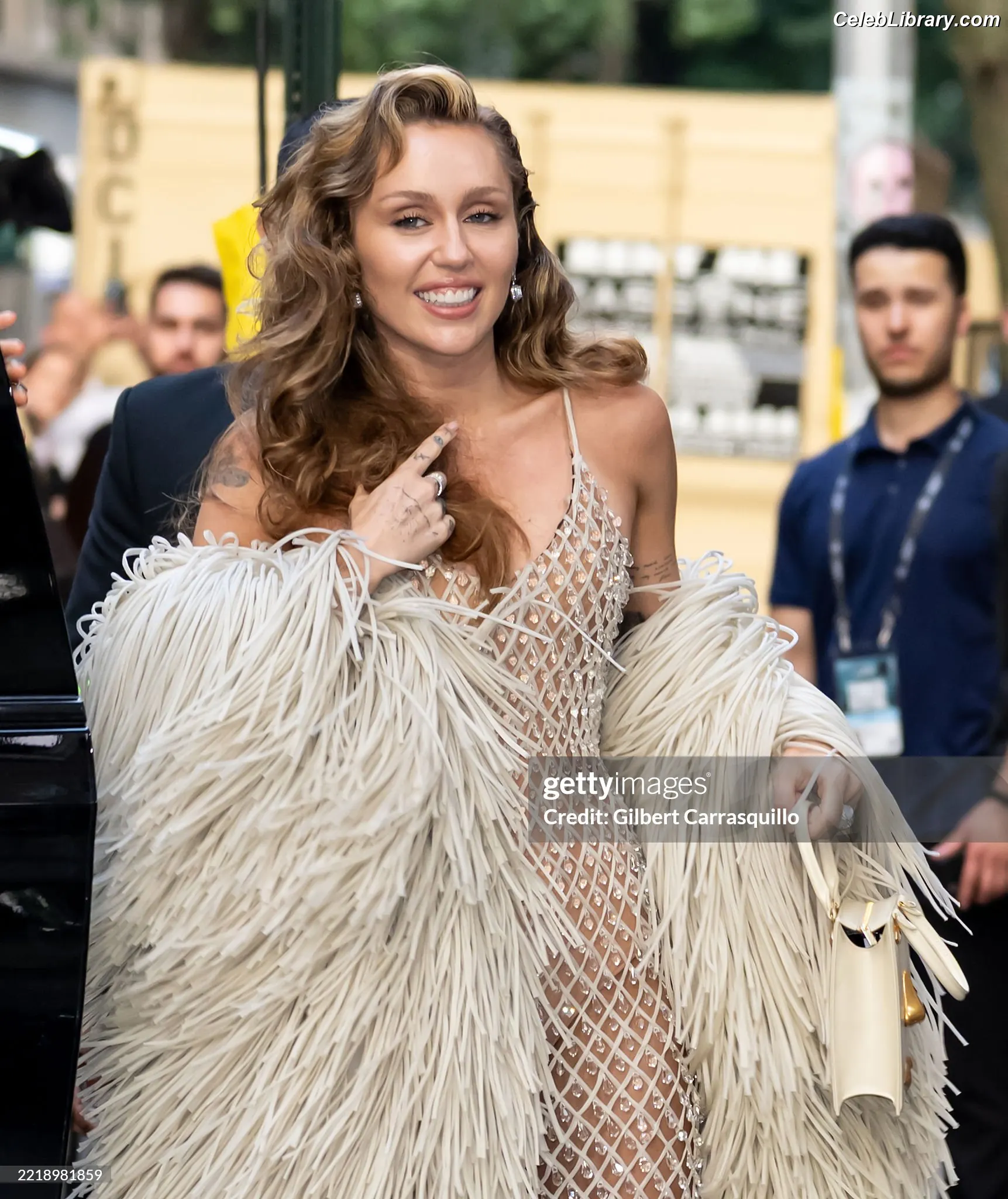 Miley Cyrus photo 11 of 2367