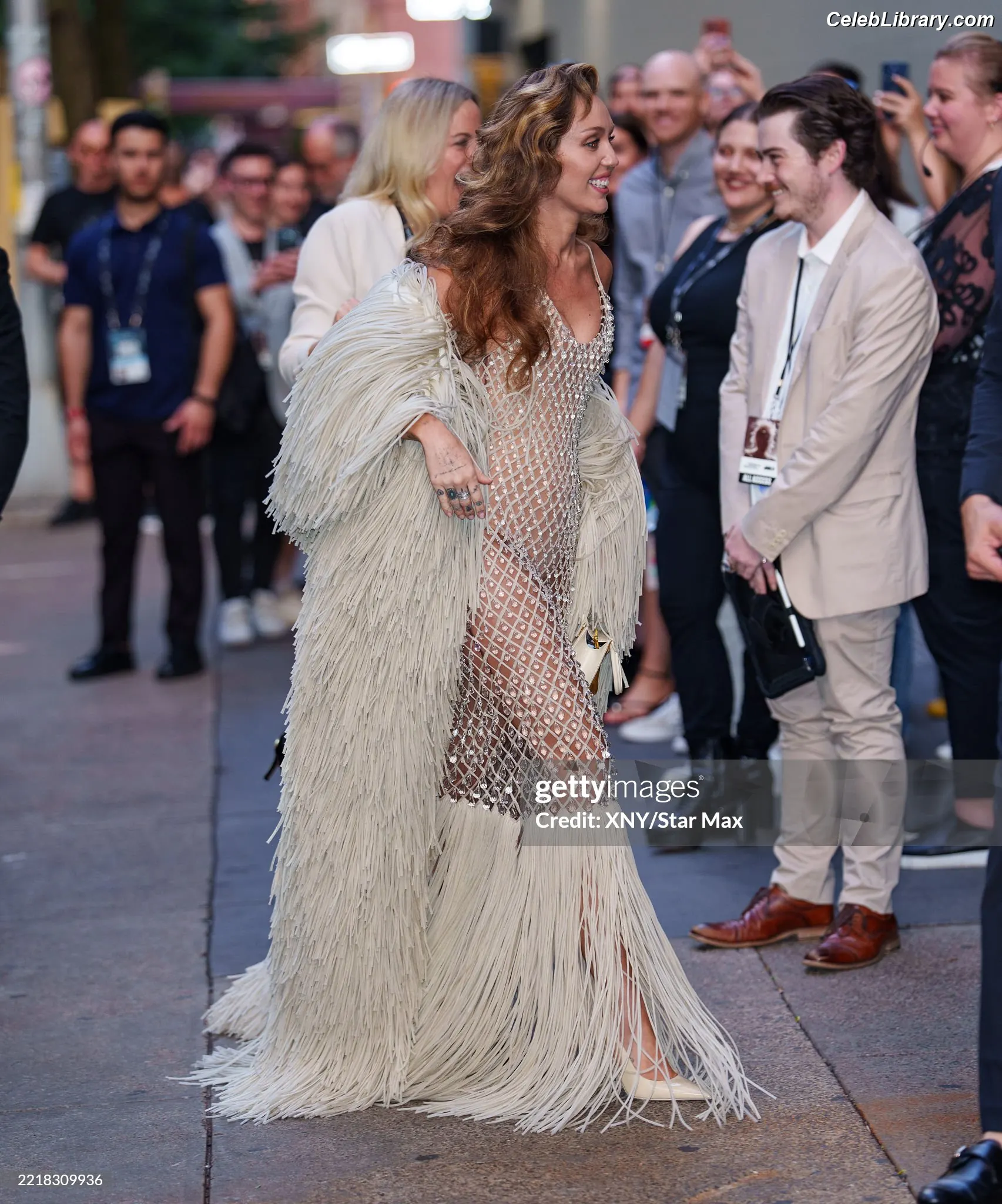 Miley Cyrus photo 12 of 2367
