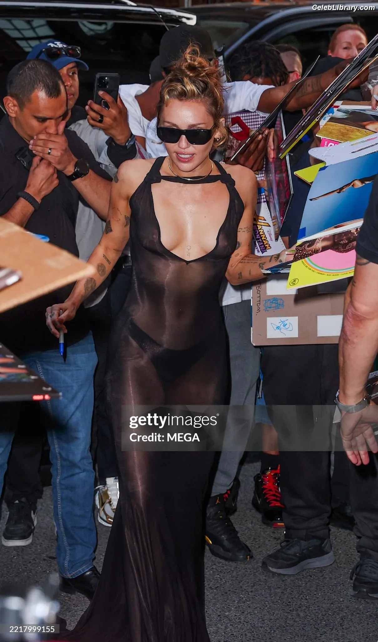 Miley Cyrus photo 13 of 2367