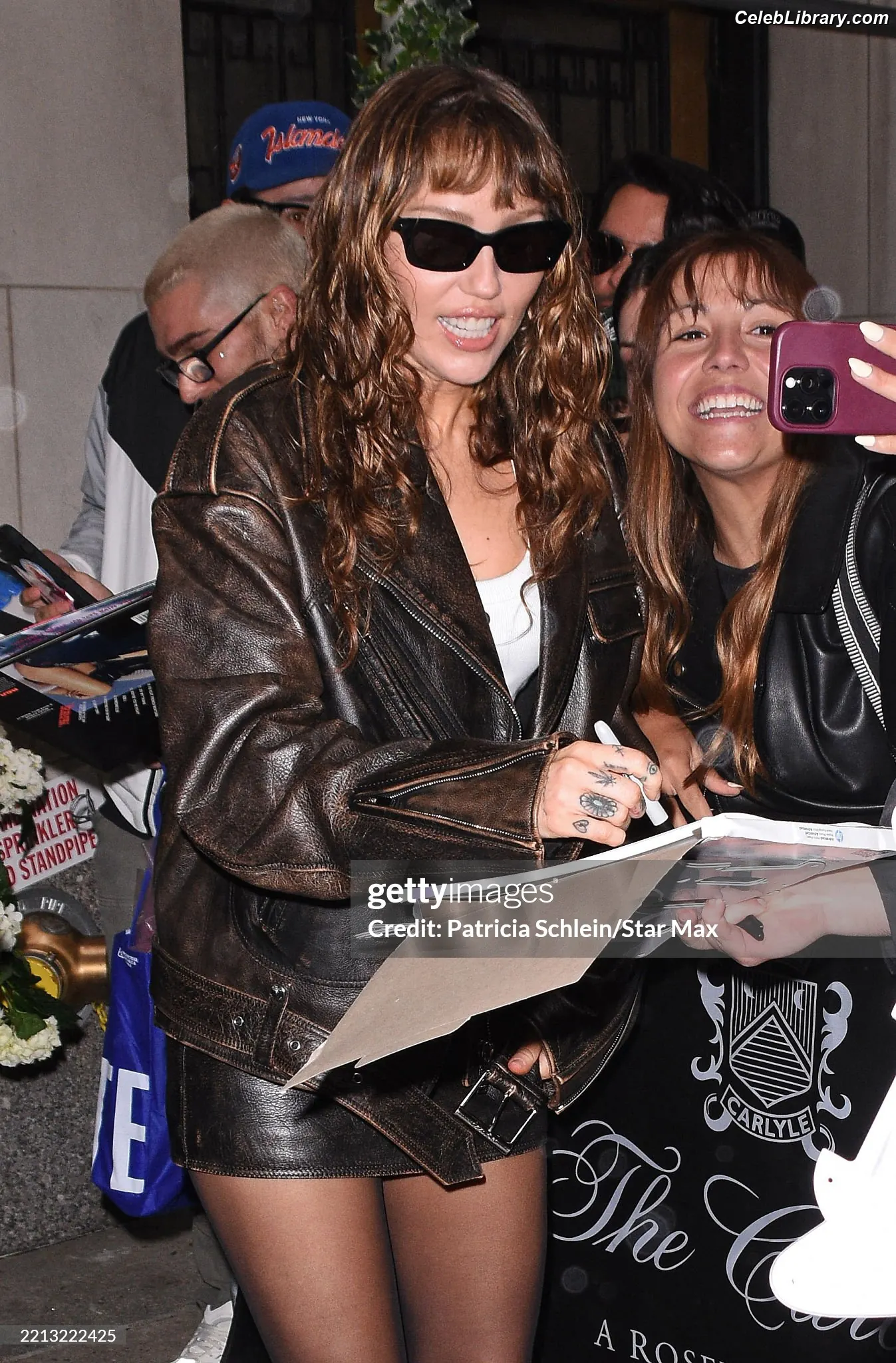 Miley Cyrus photo 21 of 2367