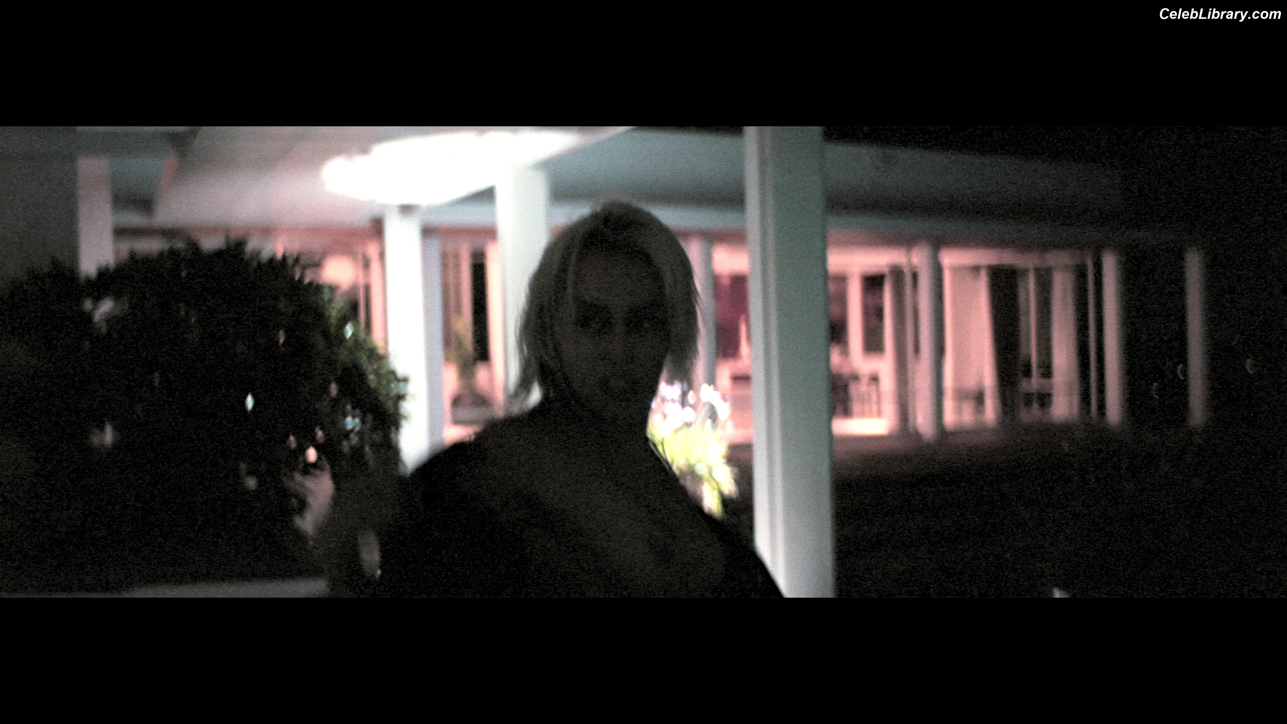 Miley Cyrus photo 5 of 2367