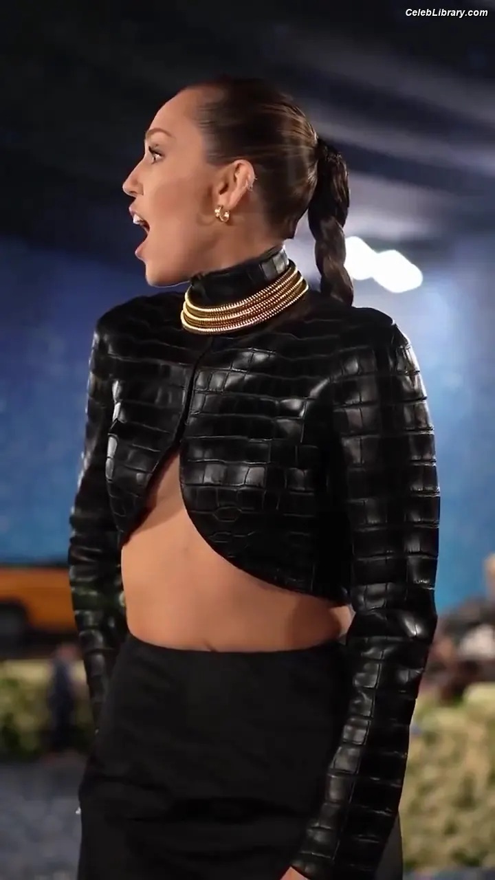 Miley Cyrus photo 4 of 2367