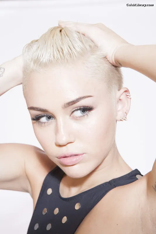 Miley Cyrus photo 12 of 2367