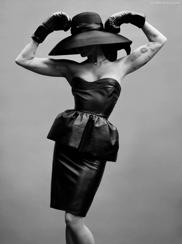 Miley Cyrus photo 2 of 2351