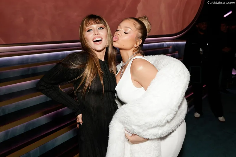 Miley Cyrus photo 19 of 2351