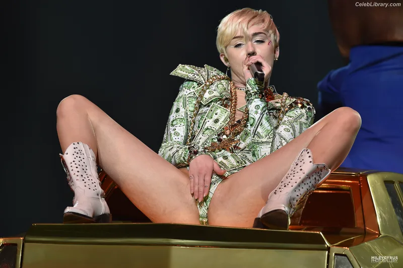 Miley Cyrus photo 8 of 2351