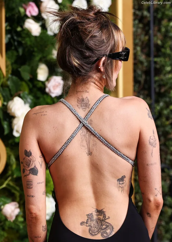 Miley Cyrus photo 11 of 2351