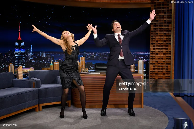Miley Cyrus photo 13 of 2351