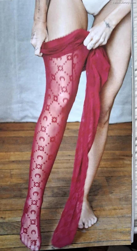 Miley Cyrus photo 20 of 2351