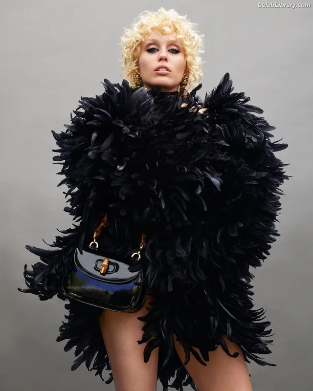 Miley Cyrus photo 13 of 2351