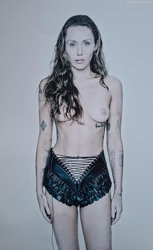 Miley Cyrus photo 15 of 2351