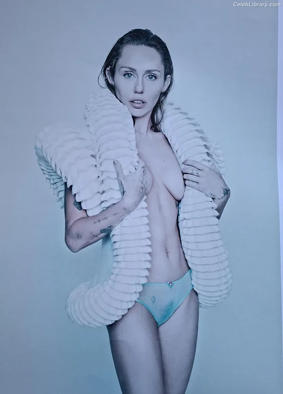 Miley Cyrus photo 3 of 2351