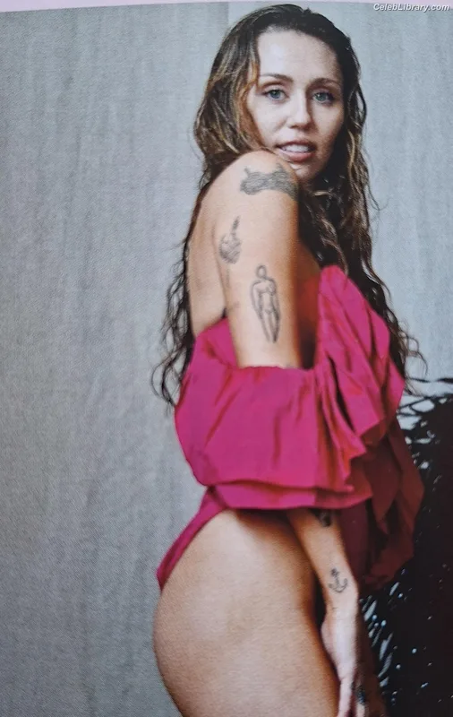 Miley Cyrus photo 4 of 2351