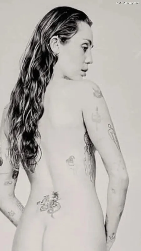 Miley Cyrus photo 5 of 2351