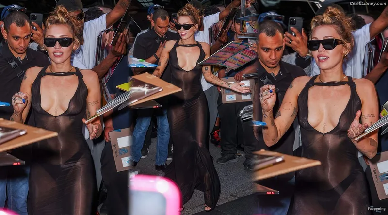 Miley Cyrus photo 8 of 2351