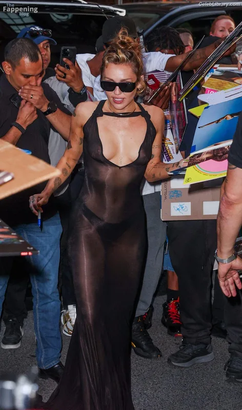 Miley Cyrus photo 16 of 2351