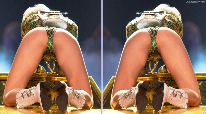 Miley Cyrus photo 19 of 2351