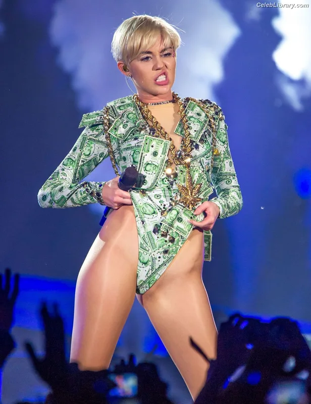 Miley Cyrus photo 20 of 2351