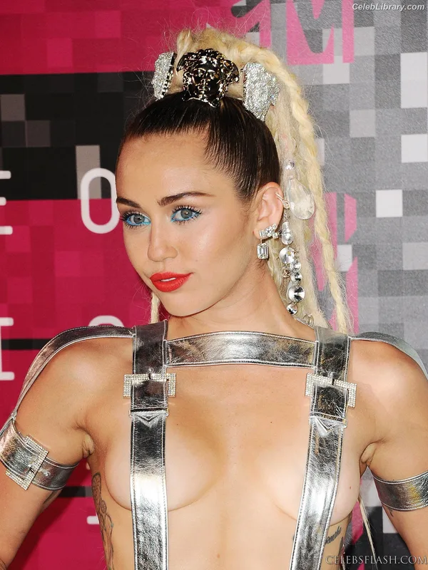 Miley Cyrus photo 15 of 2351