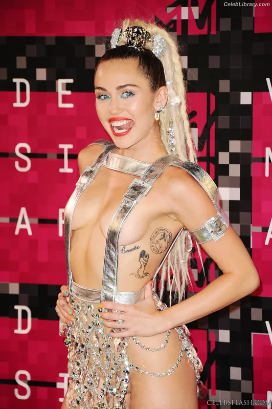Miley Cyrus photo 16 of 2351