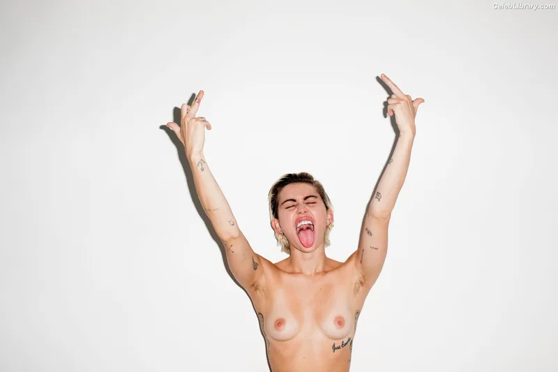 Miley Cyrus photo 4 of 2351