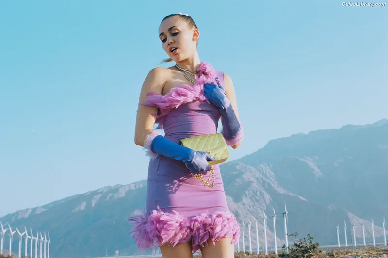Miley Cyrus photo 9 of 2351