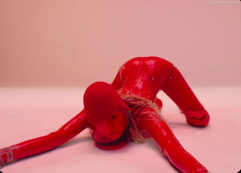 Miley Cyrus photo 12 of 2351