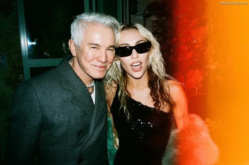 Miley Cyrus photo 16 of 2351