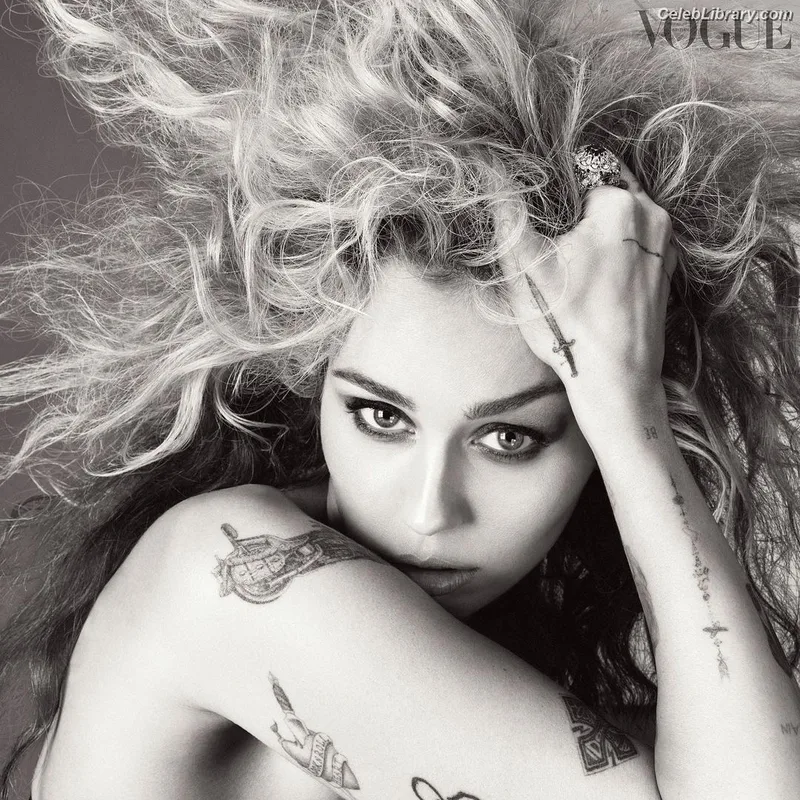 Miley Cyrus photo 24 of 2351