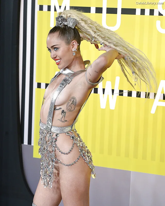 Miley Cyrus photo 24 of 2351