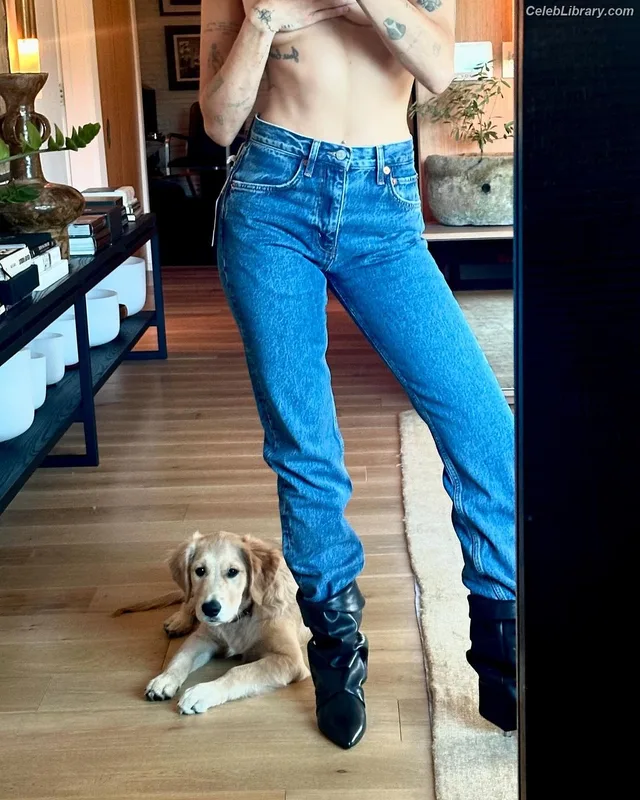 Miley Cyrus photo 14 of 2351