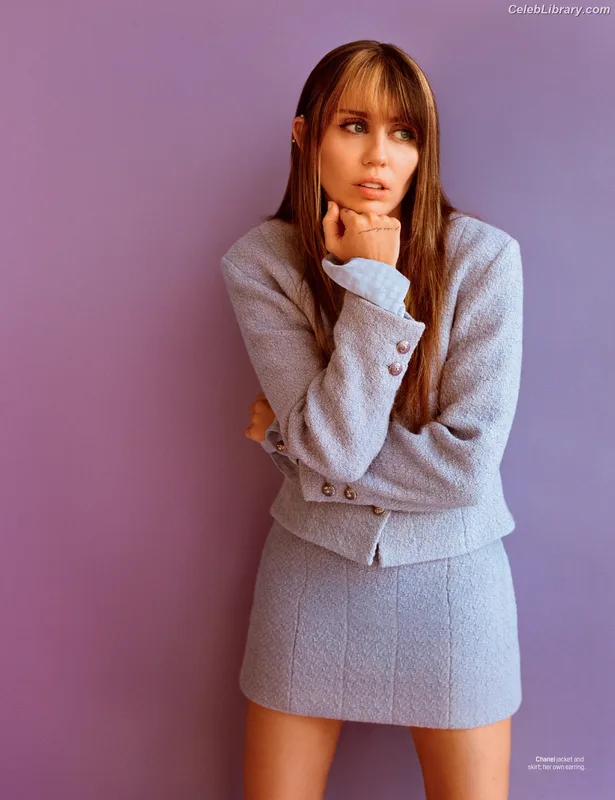 Miley Cyrus photo 12 of 2351